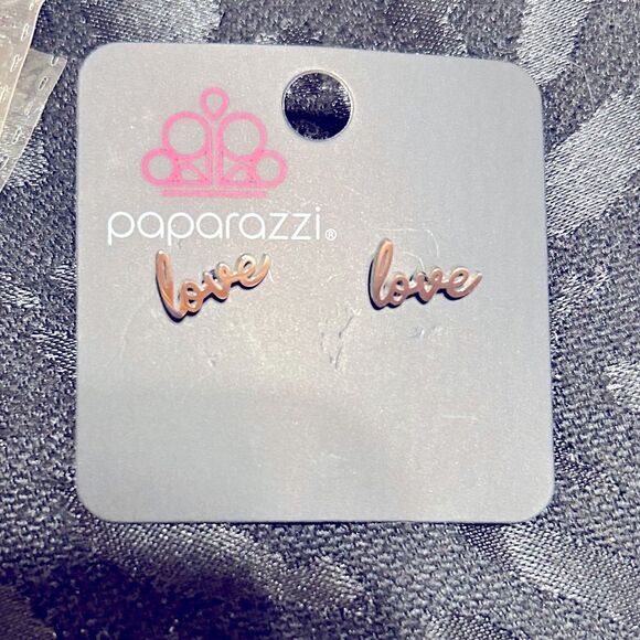NWT Paparazzi Love Earrings - Picture 1 of 8